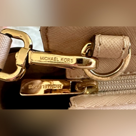 Michael Kors Bags Small Sheila Center Zip Satchel Crossbody Bag | Gold/Pink - Picture 4 of 15